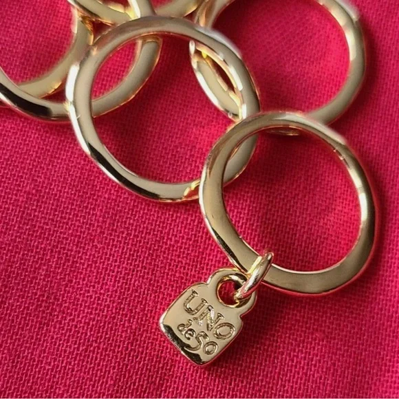 Prisoner - Uno de 50 Gold Stacking Ring - Picture 5 of 10